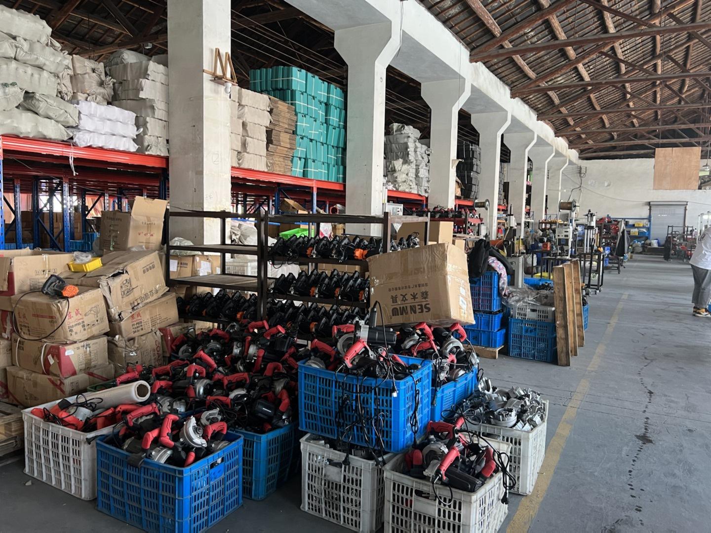 تلعب هذه الأدوات الكهربائية دورا مهما في البناء الحديث ، وتعزيز الكفاءة والدقة وسلامة العمال في مواقع العمل.