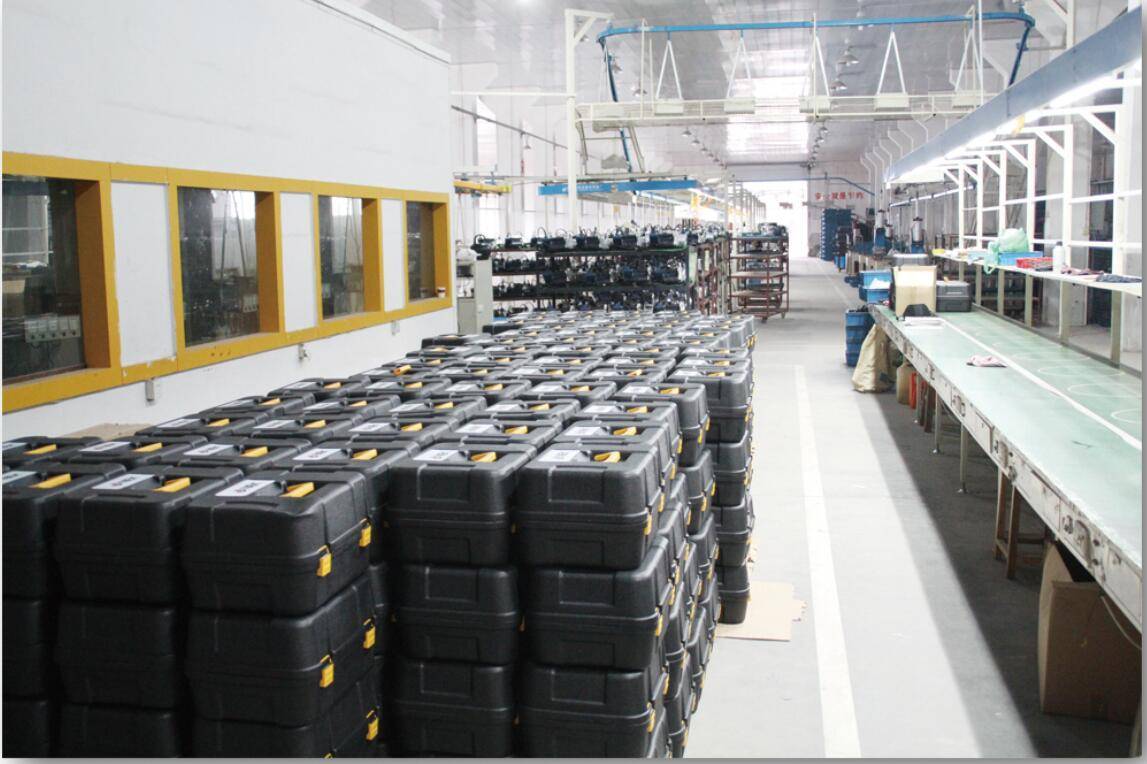 يعتمد اختيار الأدوات على مهام ومواد البناء المحددة المعنية.