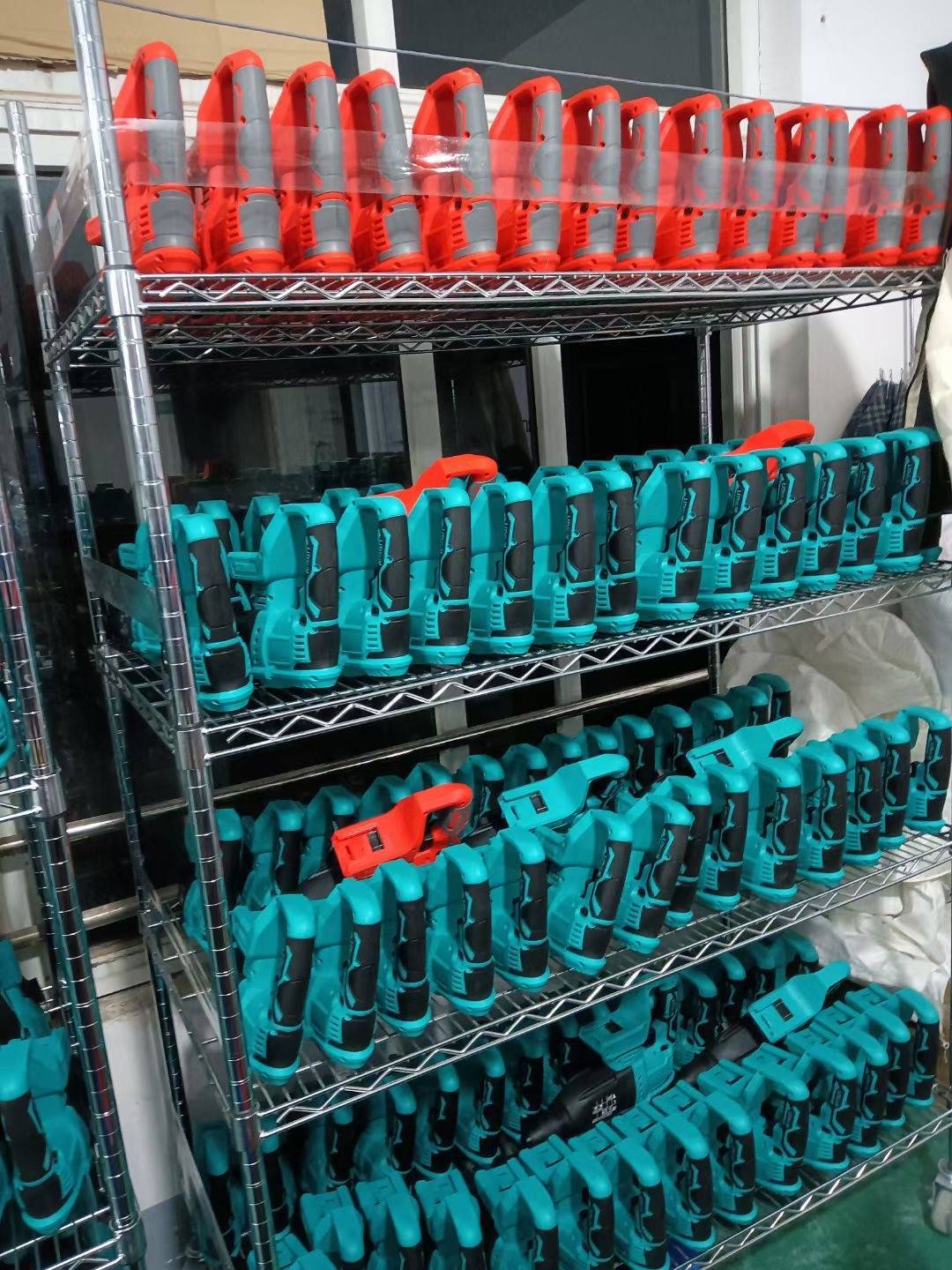 لطالما كانت الأدوات الكهربائية موردا مناسبا عبر الصناعات ، حيث تساعد العمال في جميع مناحي الحياة.