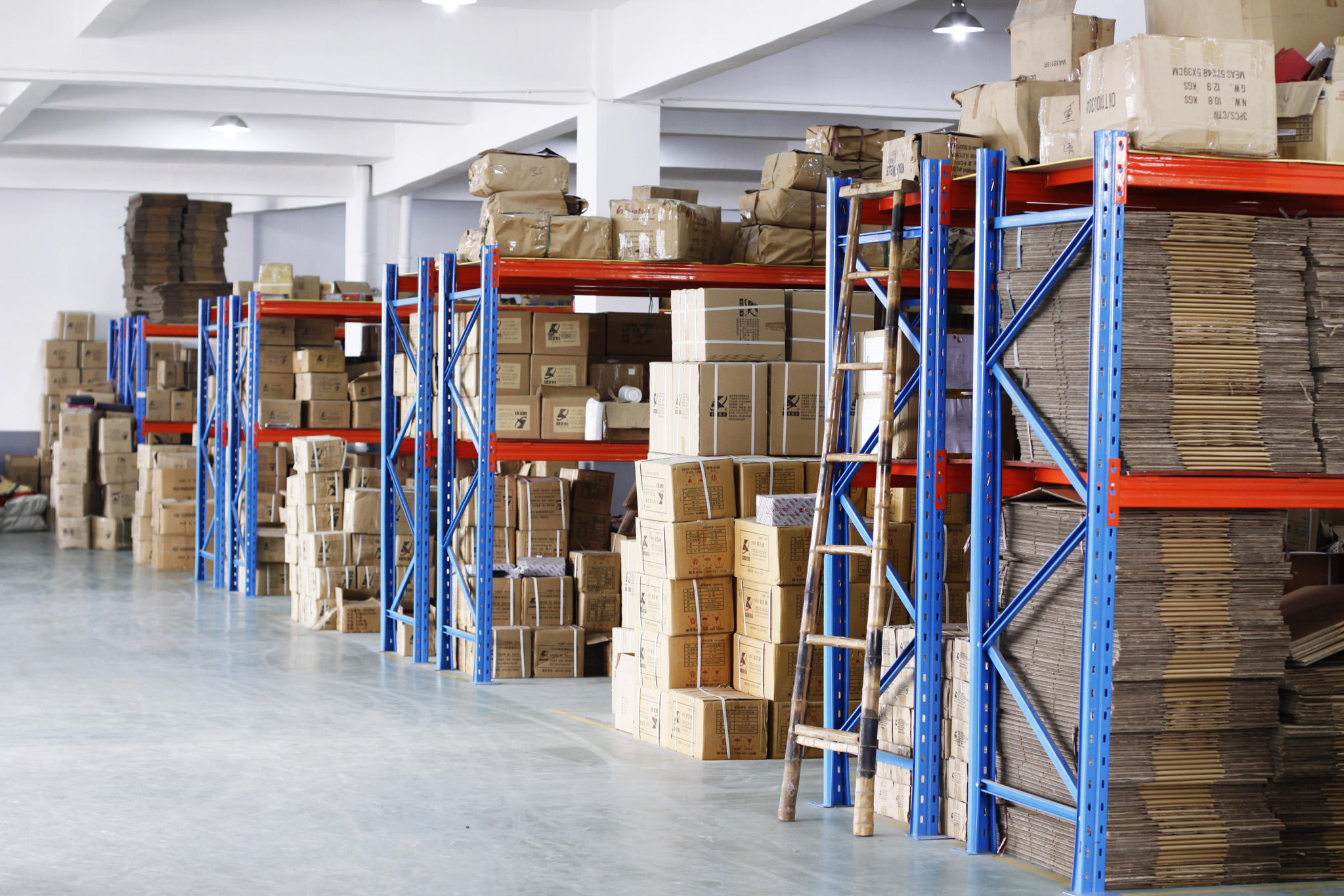 في خضم عقد سيء لمبيعات الأدوات الكهربائية ، يفسح الاستقرار المالي لصناعات البناء والسيارات المجال لابتكارات جديدة في سوق الأدوات.