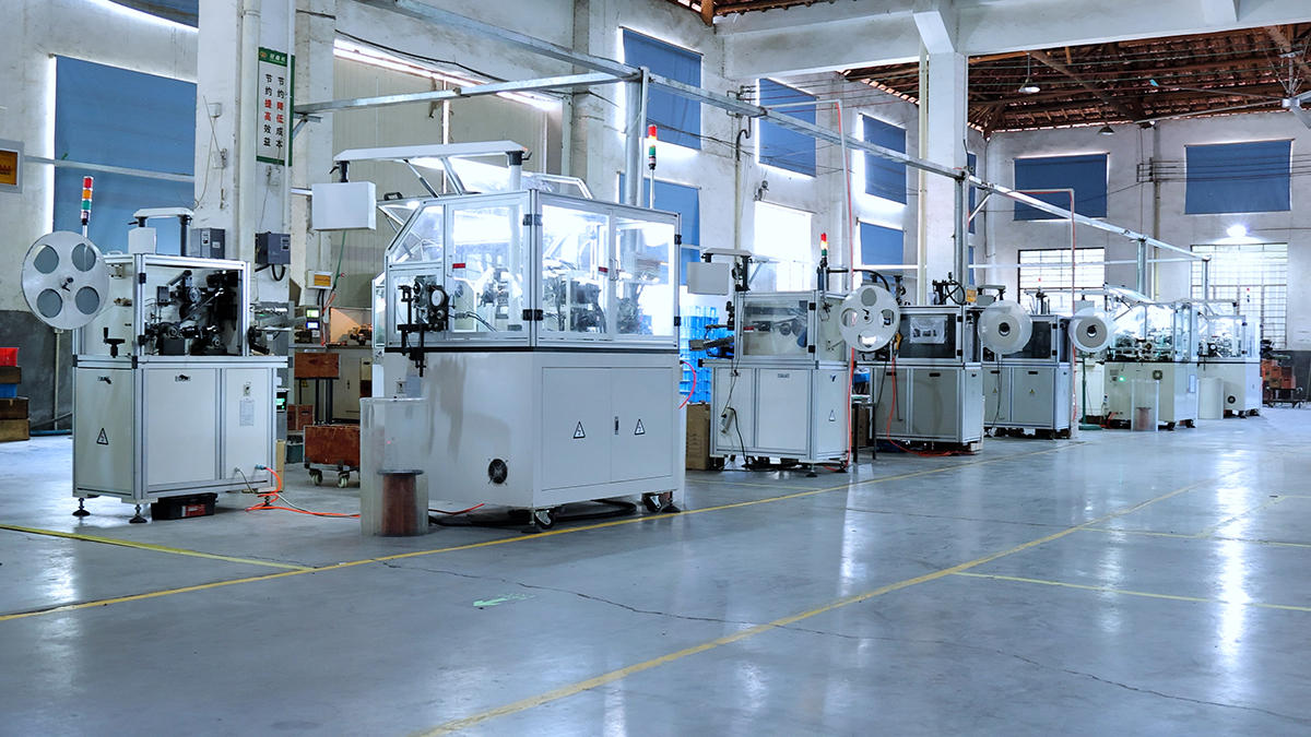 يستخدم هذا النوع من الأدوات لمجموعة متنوعة من الأغراض ، بما في ذلك السباكة والكهرباء والبناء والأعمال الصناعية.