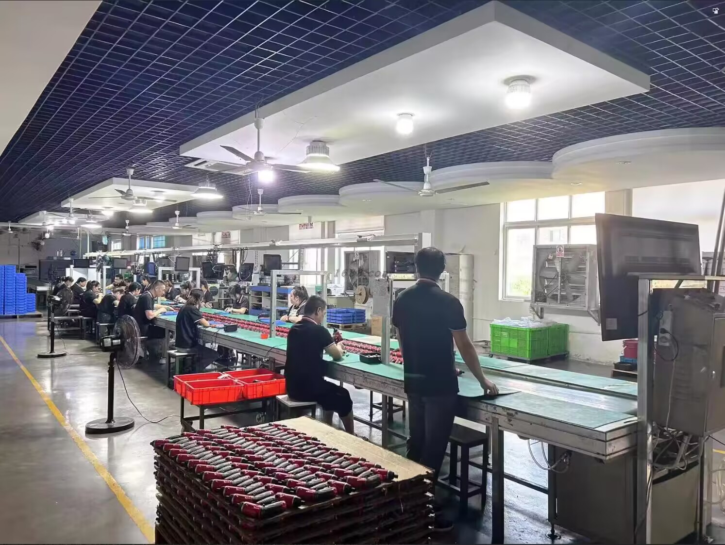 توفر الأدوات الكهربائية المحمولة مزايا واضحة من حيث التنقل. توفر الأدوات الكهربائية المحمولة مزايا واضحة من حيث التنقل. 